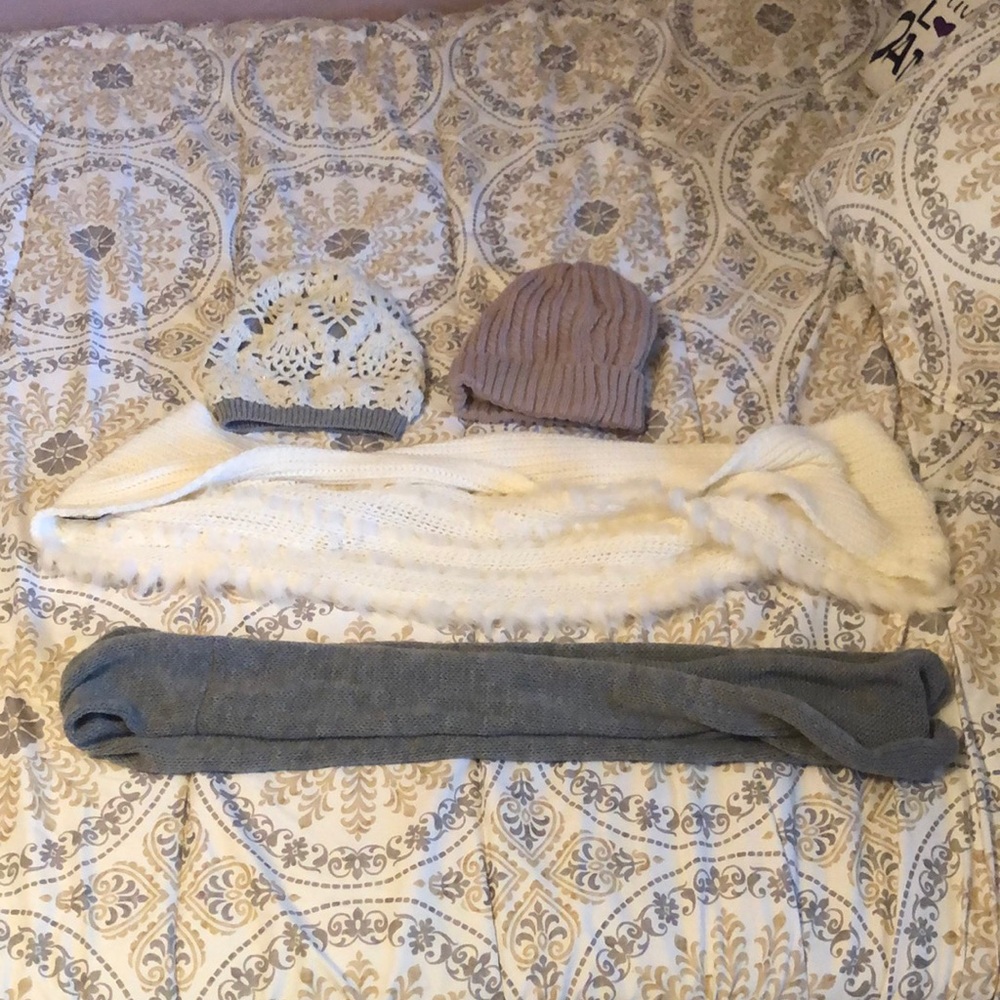 2 hats and 2 scarves bundle